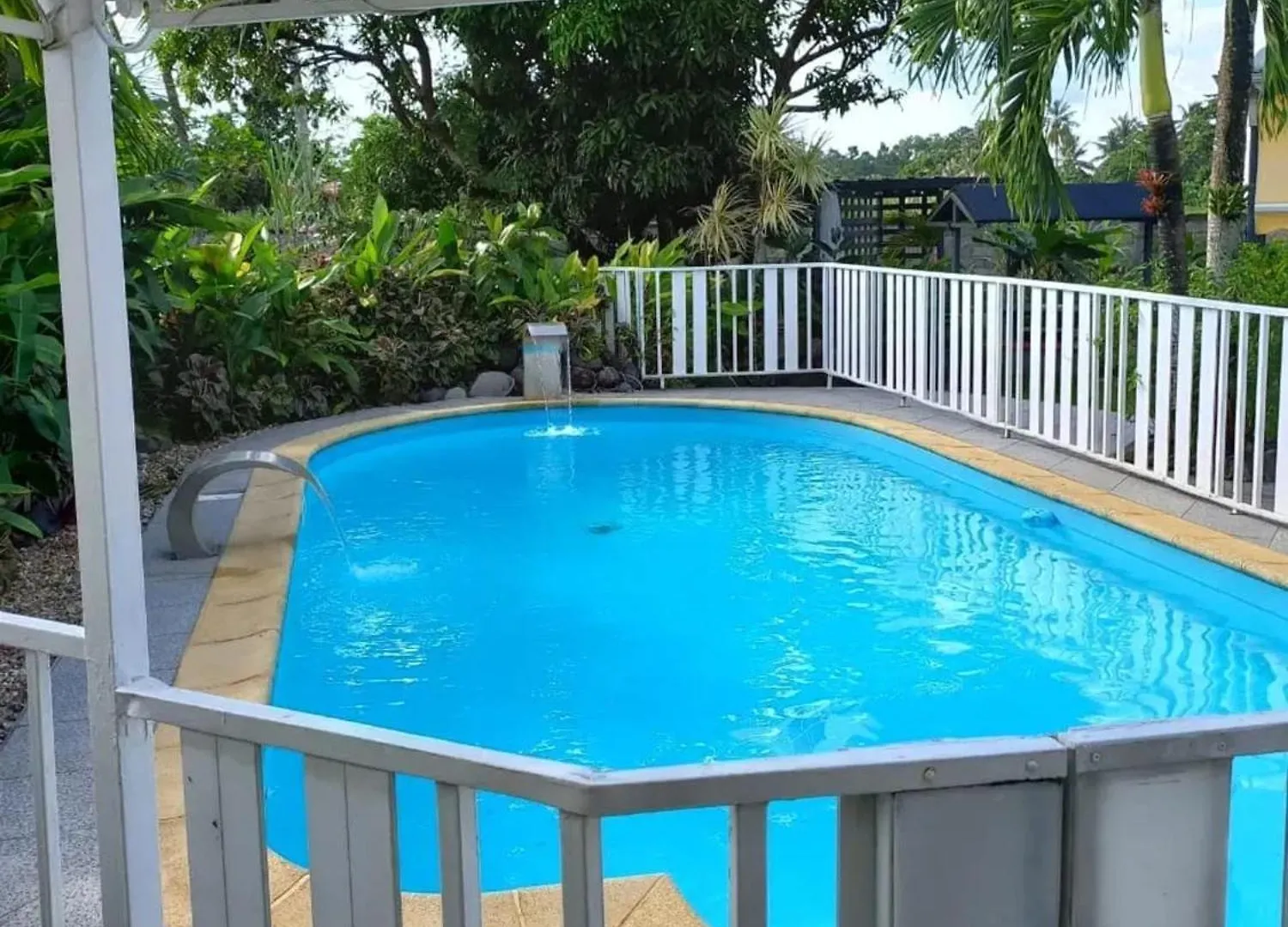 Bungalow Cosy A Sainte-Rose, Piscine Et Vue Sur Jardin.
